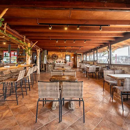 Horse - 5 Min To The 아파트 마르마리