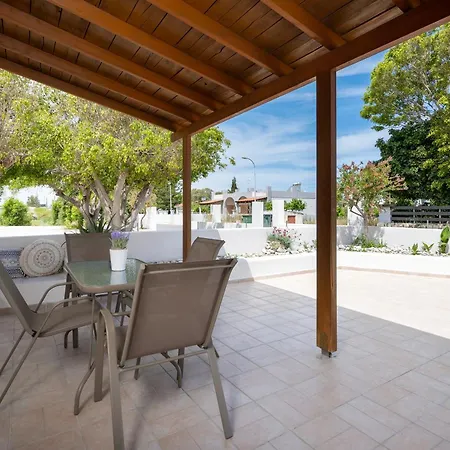 Horse - 5 Min To The شقة