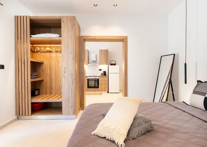 Horse - 5 Min To The Appartement *